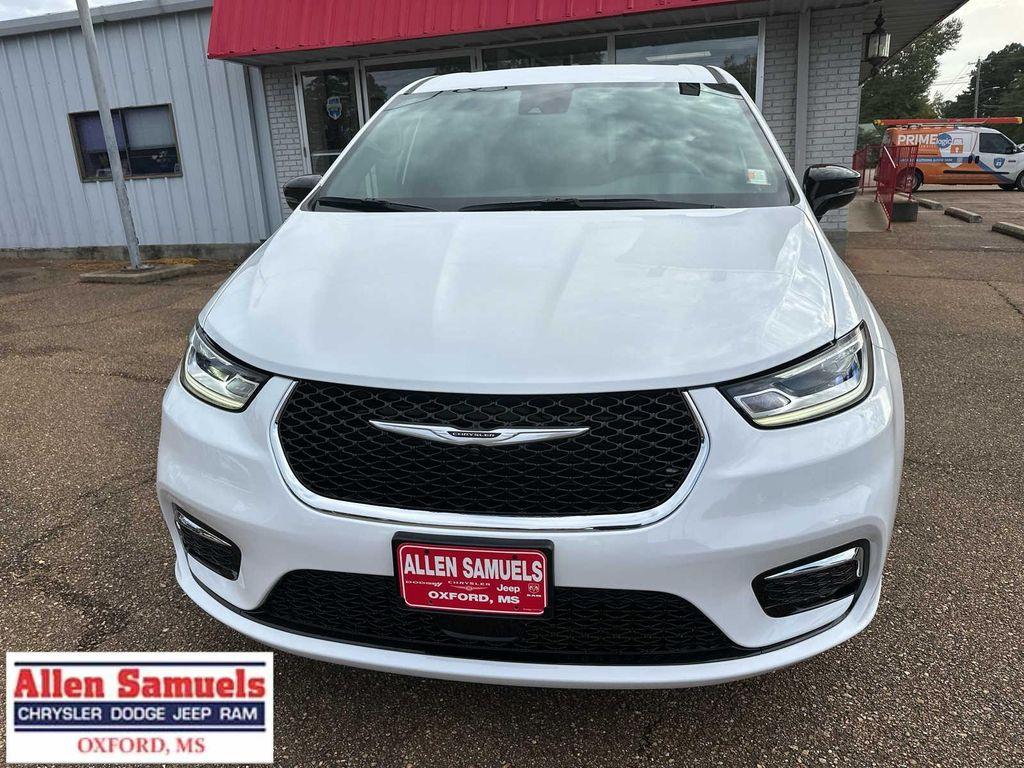 new 2026 Chrysler Pacifica car, priced at $45,865