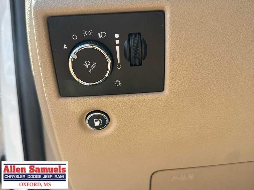 used 2021 Jeep Grand Cherokee car, priced at $24,997