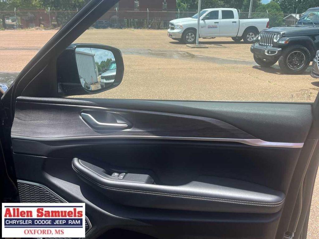 used 2023 Jeep Grand Cherokee car, priced at $33,997
