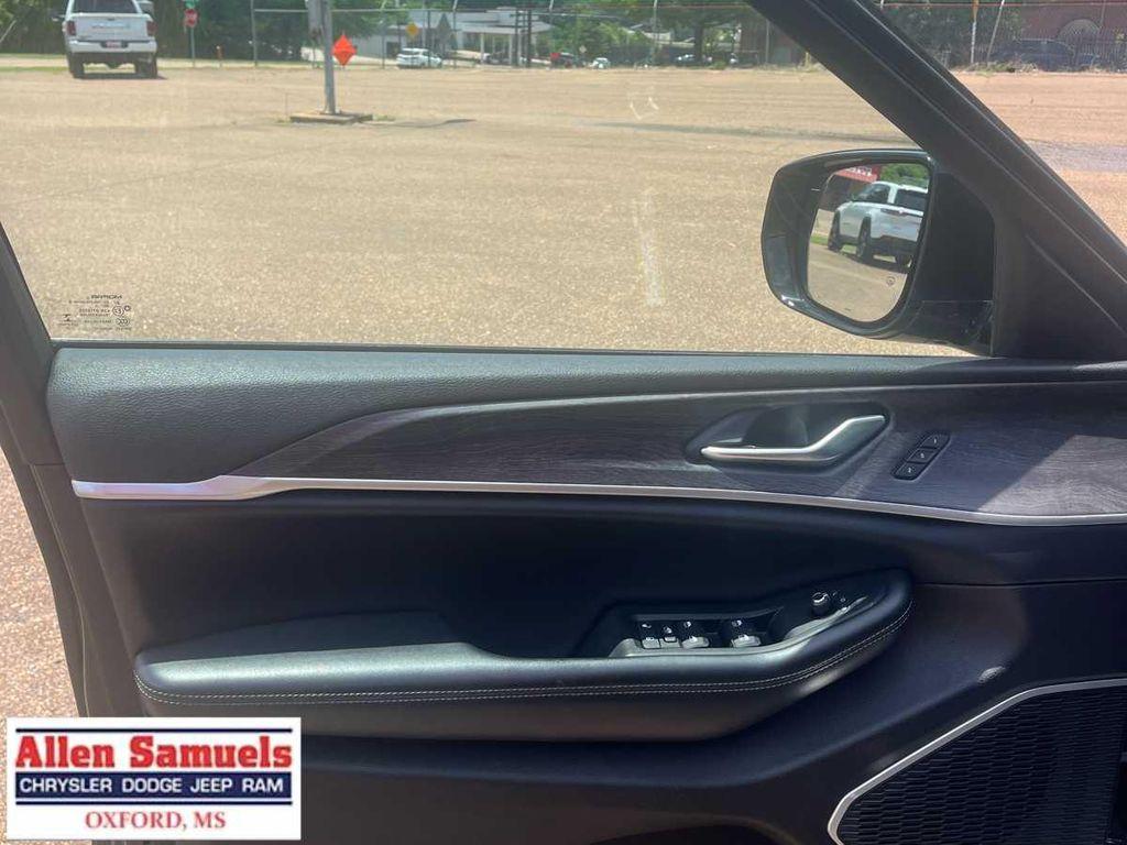 used 2023 Jeep Grand Cherokee car, priced at $33,997