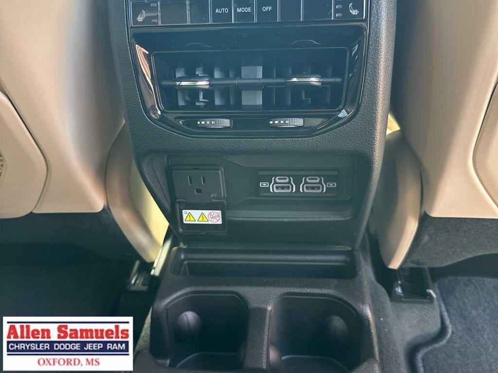 new 2025 Jeep Grand Cherokee L car, priced at $46,900