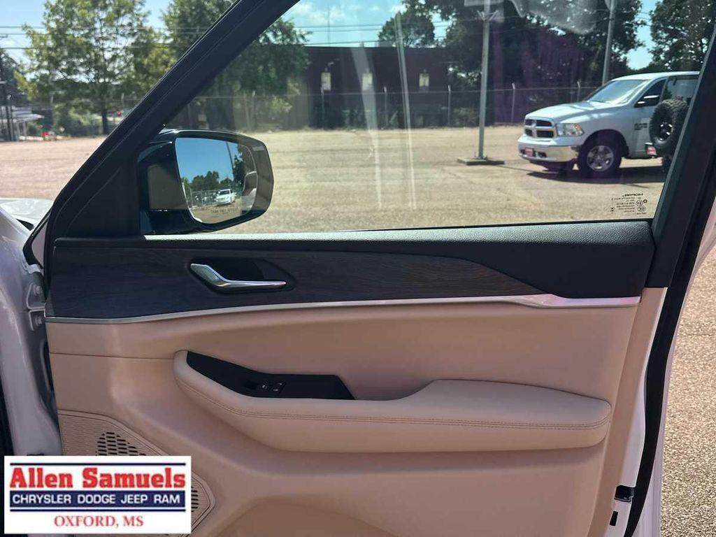 new 2025 Jeep Grand Cherokee L car, priced at $46,900