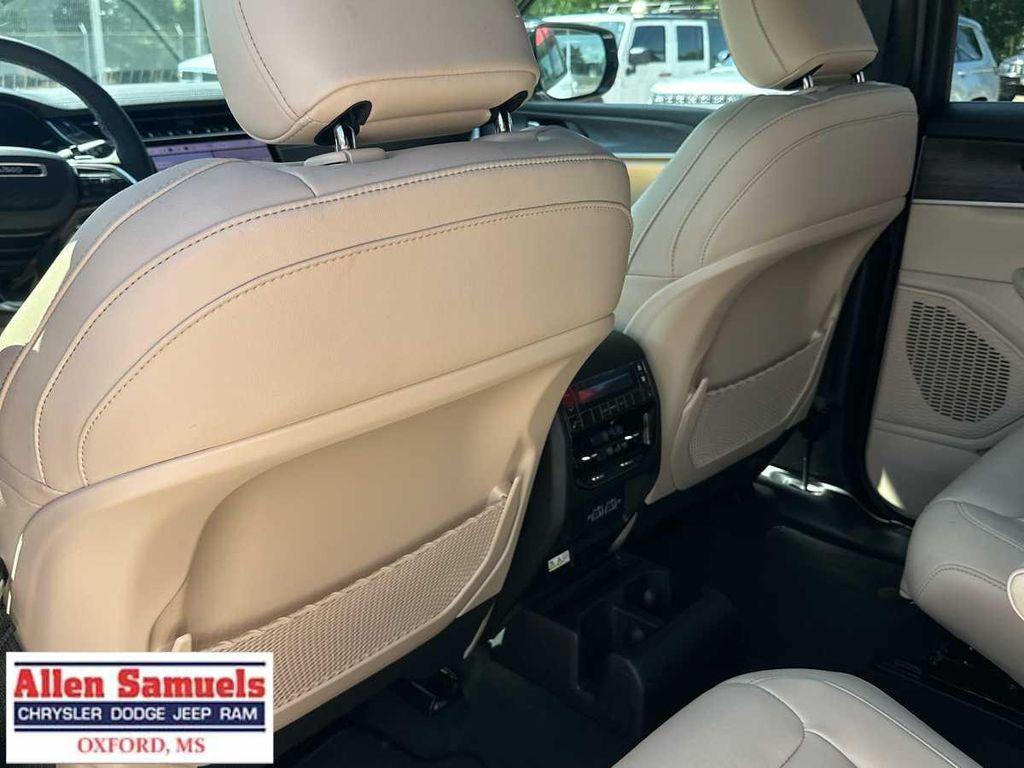 new 2025 Jeep Grand Cherokee L car, priced at $46,900
