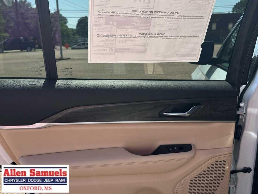 new 2025 Jeep Grand Cherokee L car, priced at $46,900