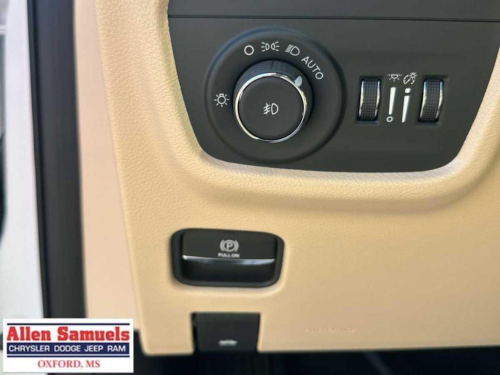 new 2025 Jeep Grand Cherokee L car, priced at $46,900