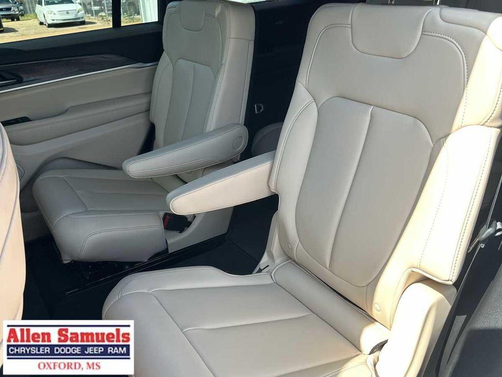 new 2025 Jeep Grand Cherokee L car, priced at $46,900