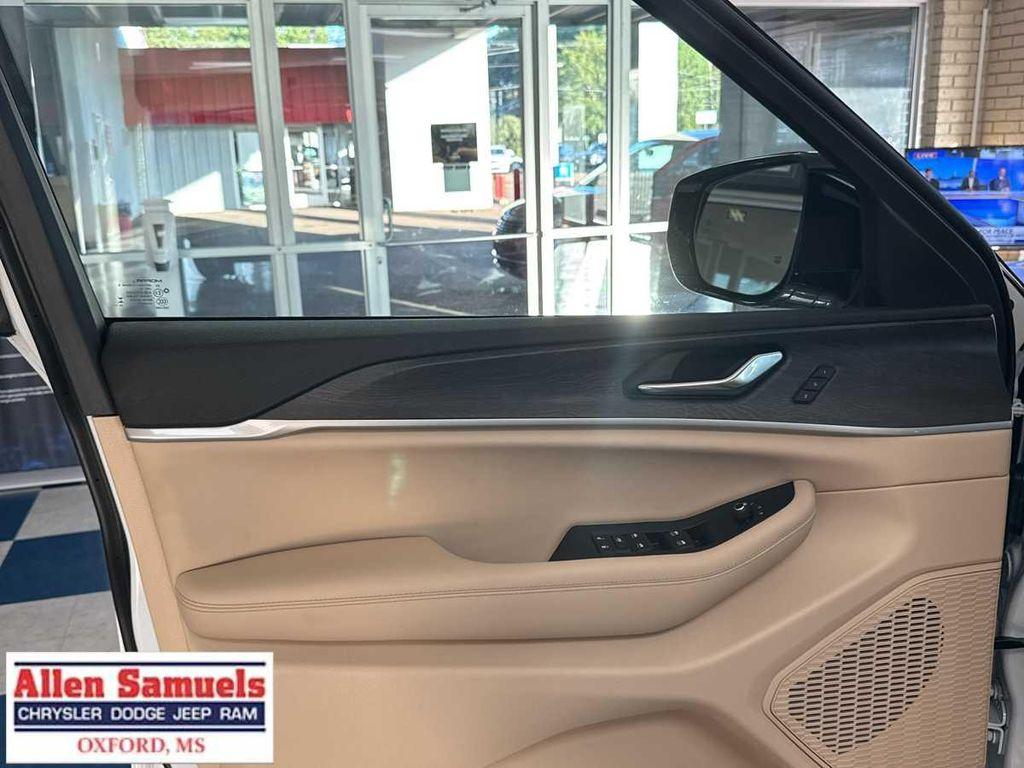 new 2025 Jeep Grand Cherokee L car, priced at $49,525