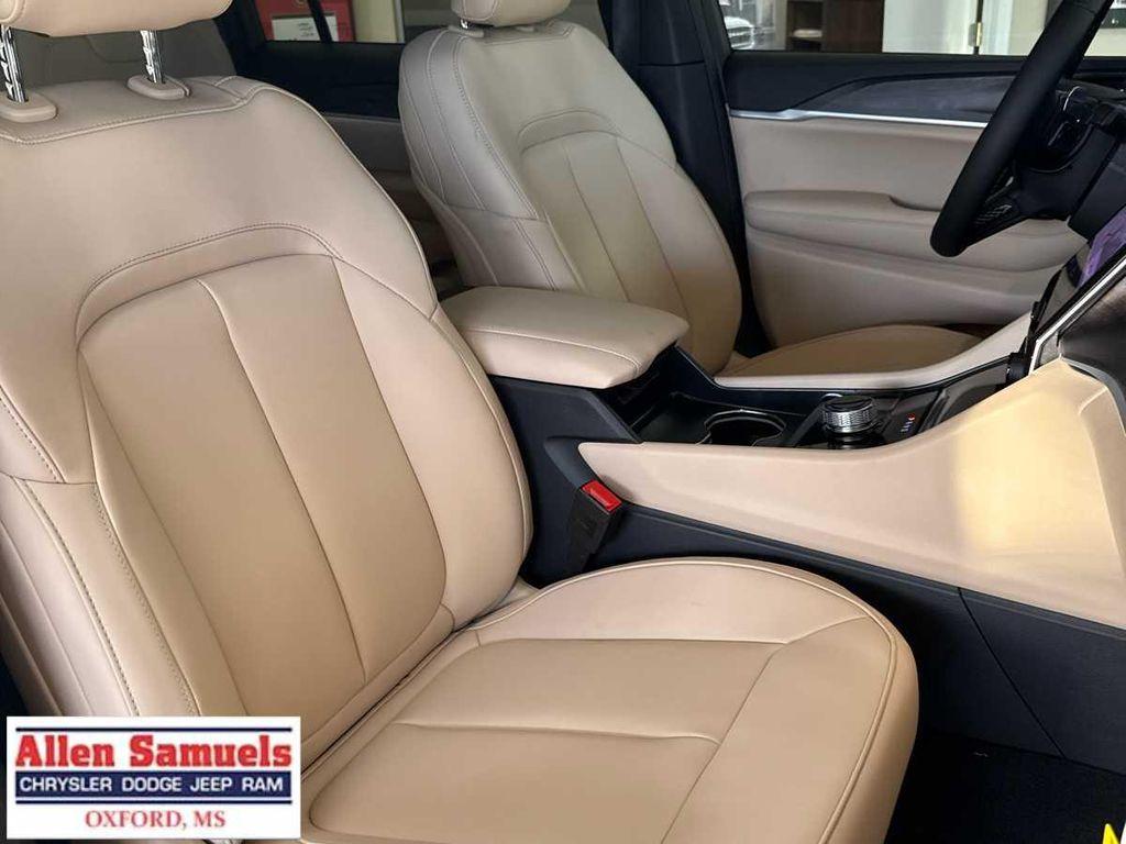 new 2025 Jeep Grand Cherokee L car, priced at $49,525