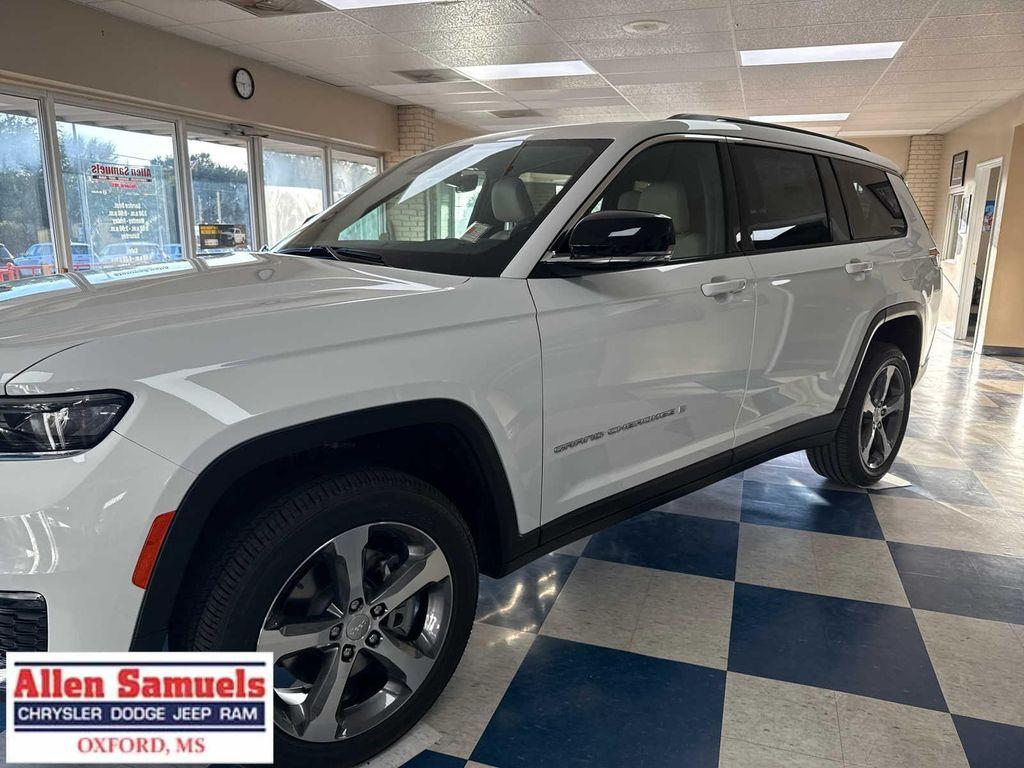 new 2025 Jeep Grand Cherokee L car, priced at $49,525