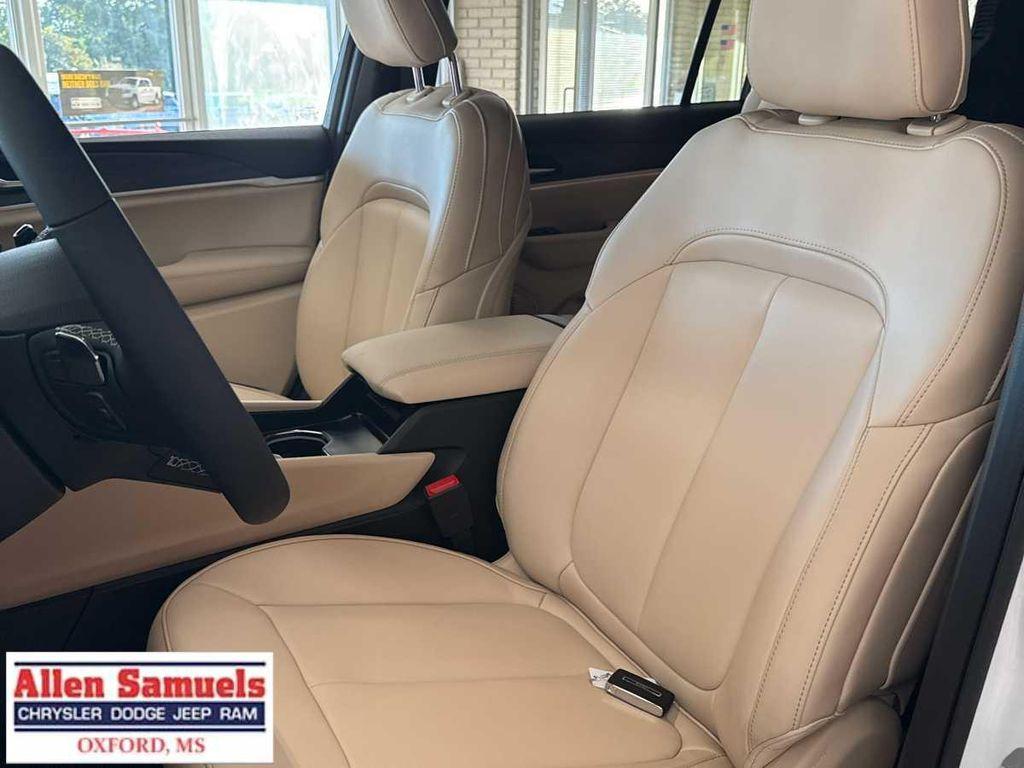 new 2025 Jeep Grand Cherokee L car, priced at $49,525