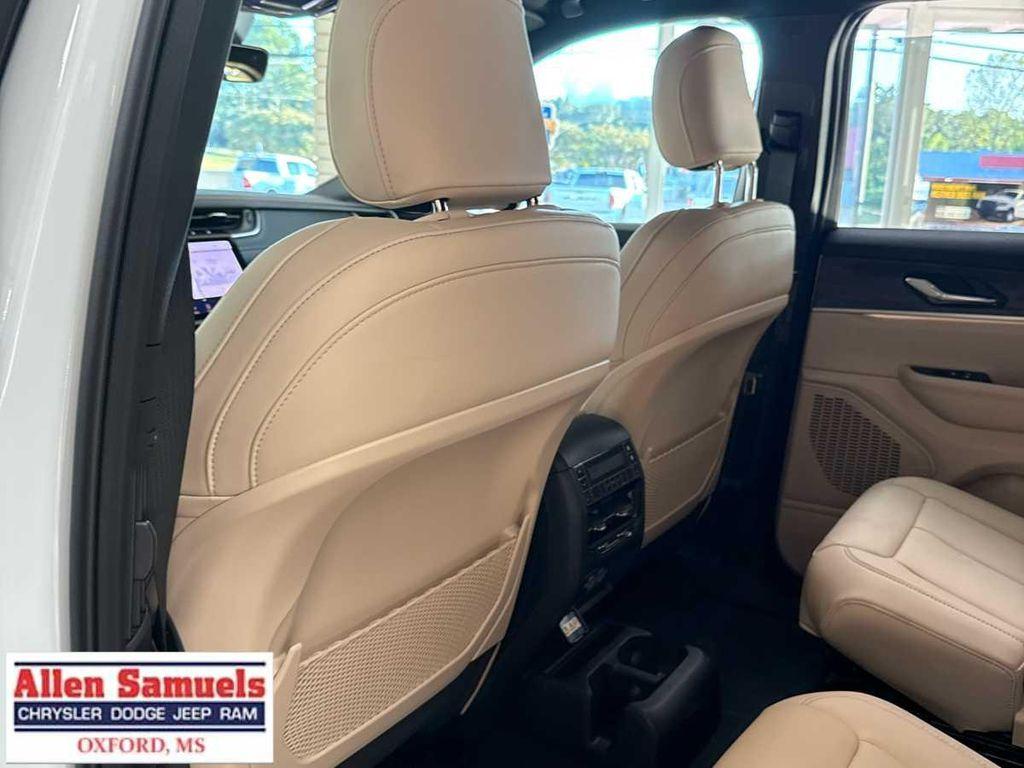 new 2025 Jeep Grand Cherokee L car, priced at $49,525