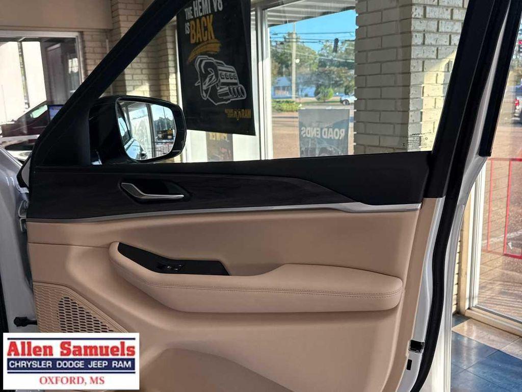 new 2025 Jeep Grand Cherokee L car, priced at $49,525