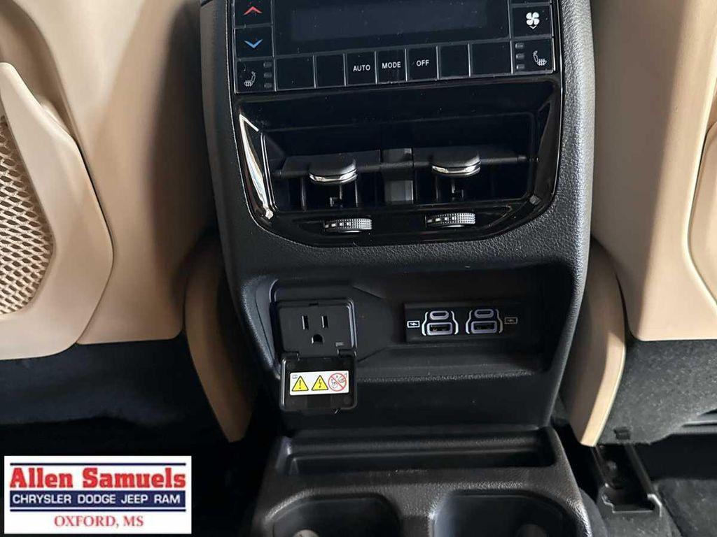 new 2025 Jeep Grand Cherokee L car, priced at $49,525