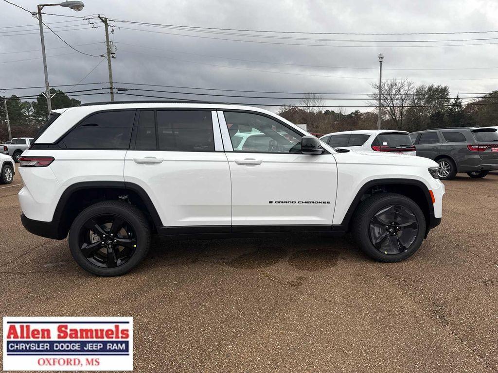 new 2025 Jeep Grand Cherokee car, priced at $45,780