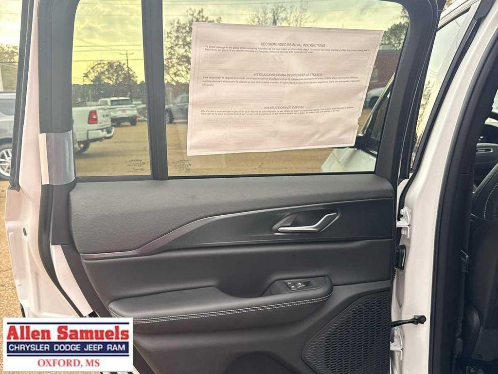 new 2025 Jeep Grand Cherokee car, priced at $45,780