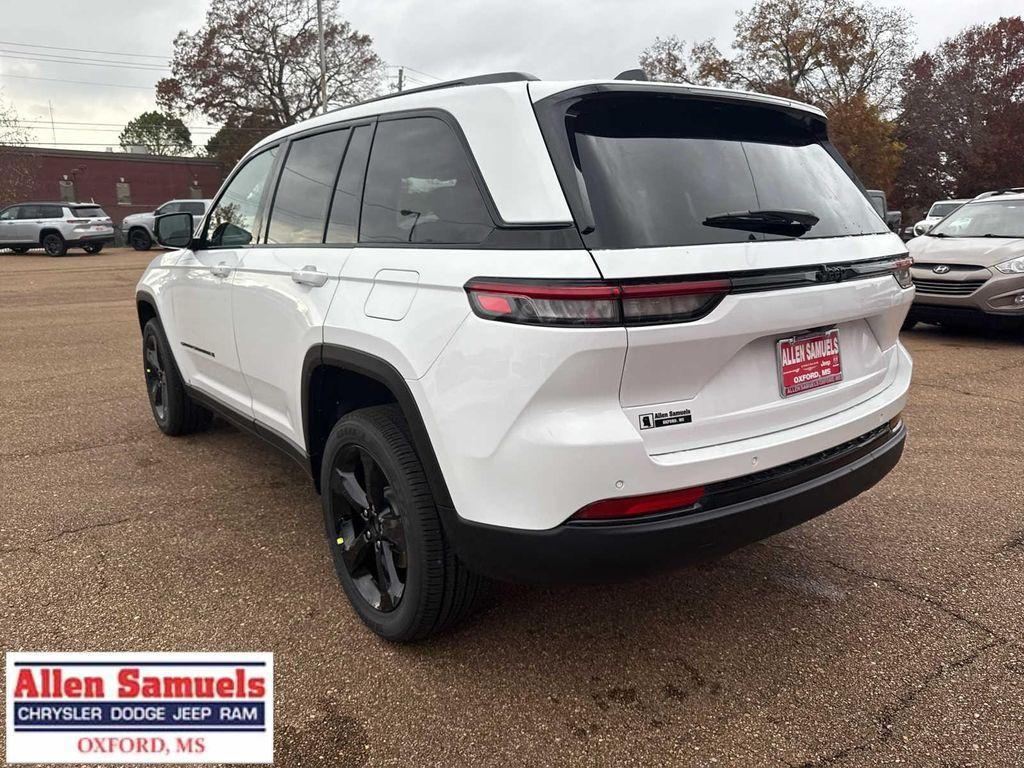 new 2025 Jeep Grand Cherokee car, priced at $45,780