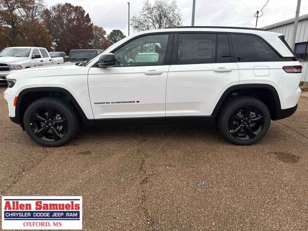 new 2025 Jeep Grand Cherokee car, priced at $45,780