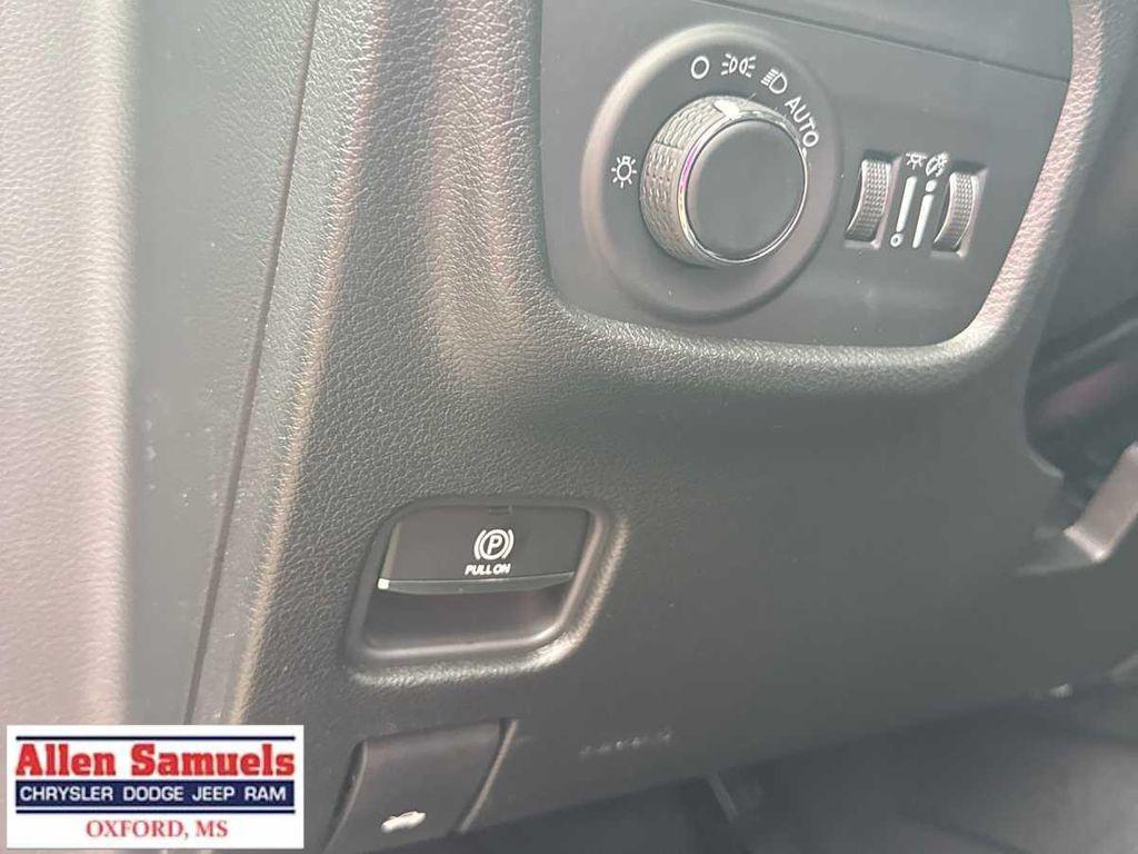 new 2025 Jeep Grand Cherokee car, priced at $45,780