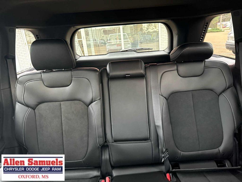 new 2025 Jeep Grand Cherokee car, priced at $45,780