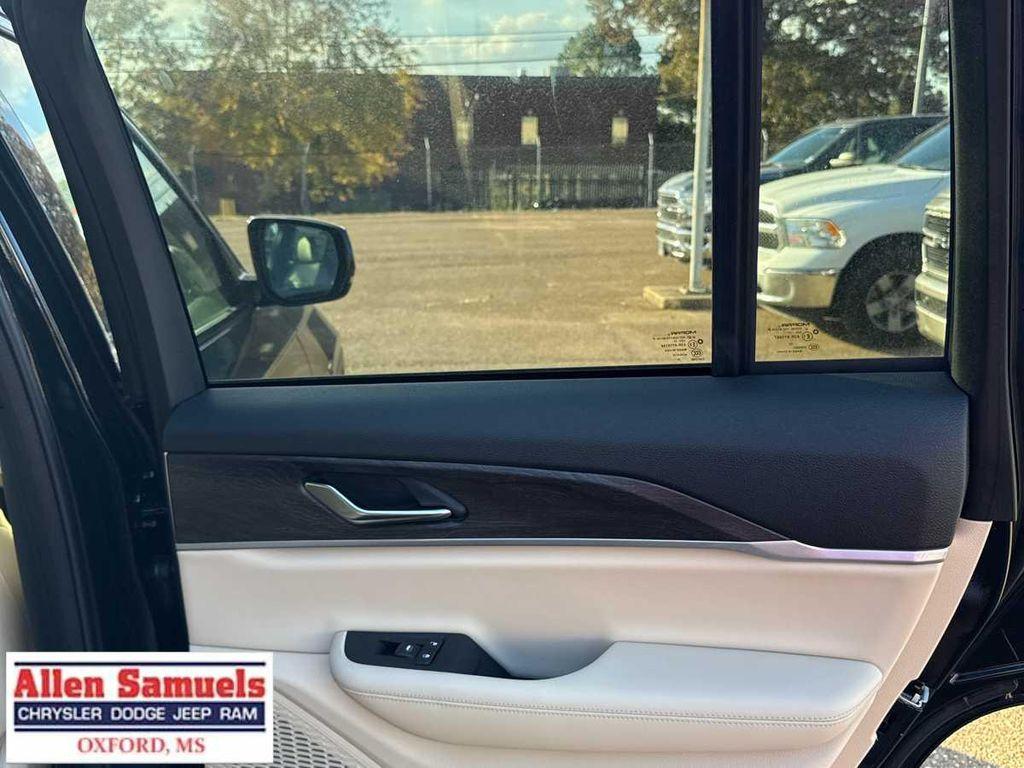 new 2025 Jeep Grand Cherokee car, priced at $50,120