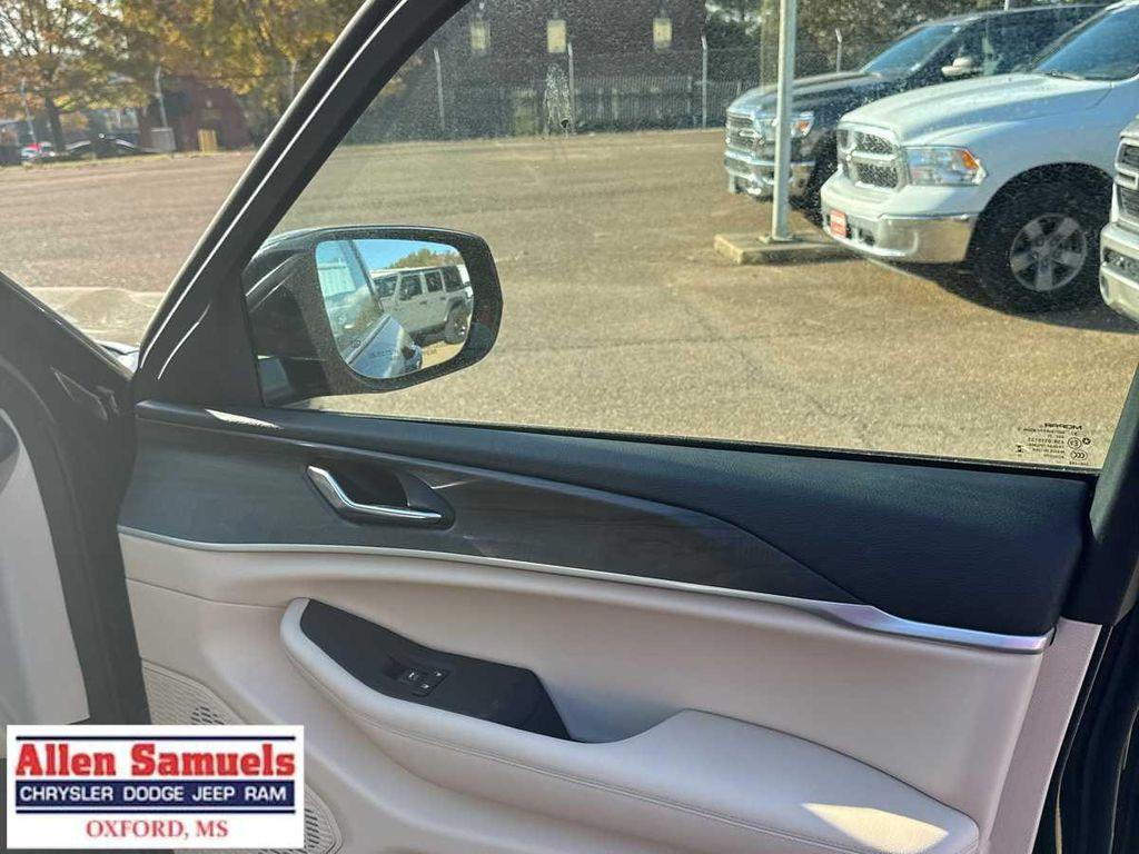 new 2025 Jeep Grand Cherokee car, priced at $50,120