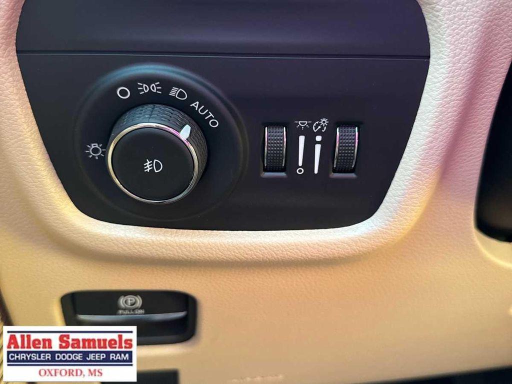 new 2025 Jeep Grand Cherokee car, priced at $50,120