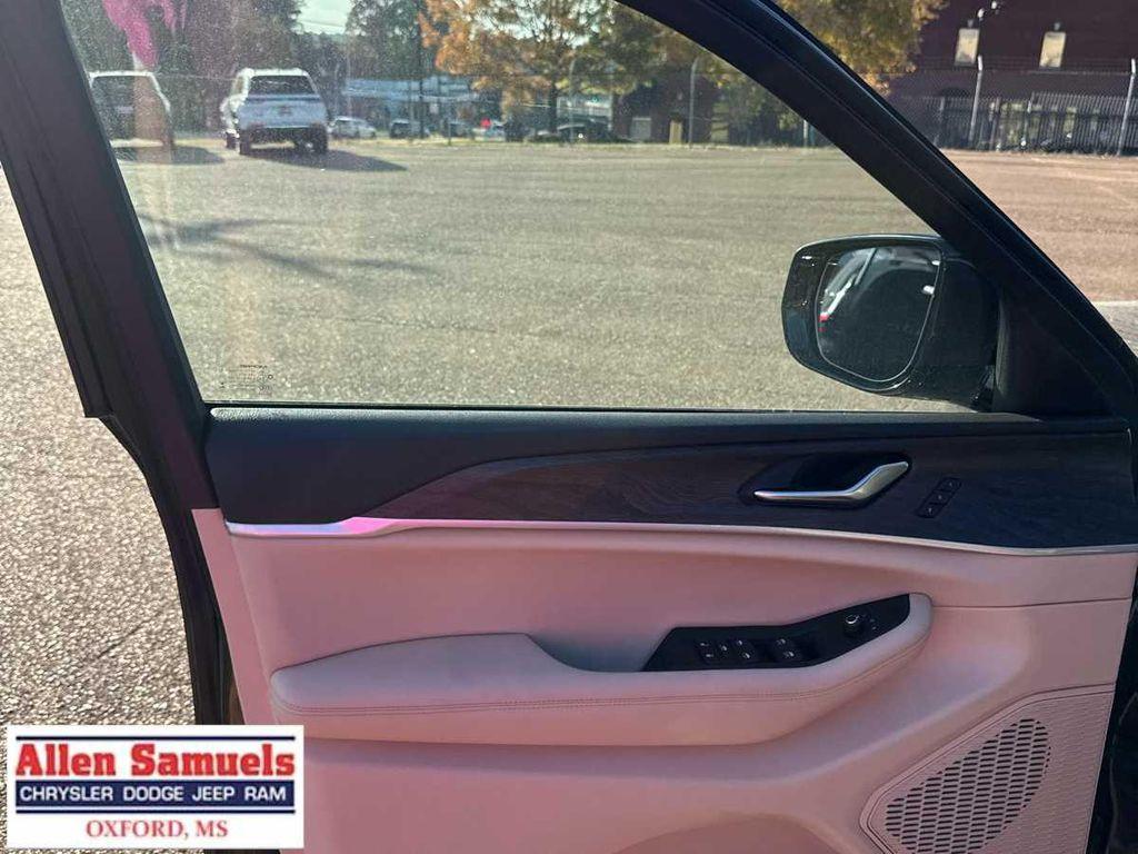 new 2025 Jeep Grand Cherokee car, priced at $50,120