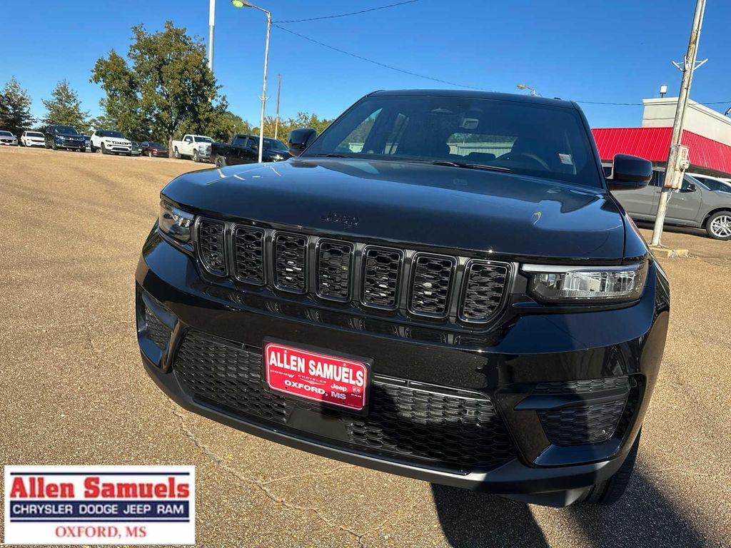 new 2025 Jeep Grand Cherokee car, priced at $46,375