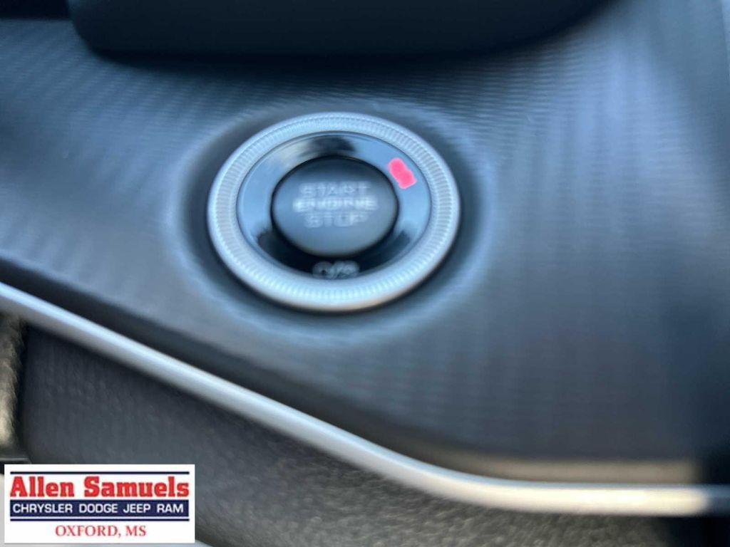 new 2025 Jeep Grand Cherokee car, priced at $46,375