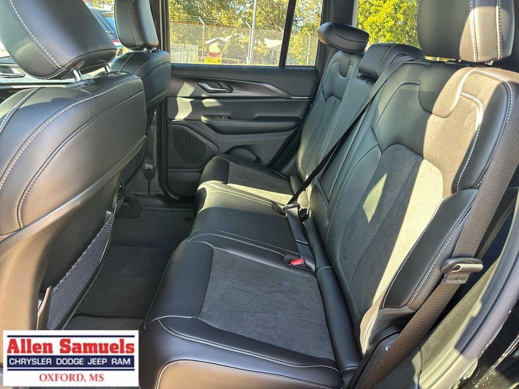 new 2025 Jeep Grand Cherokee car, priced at $46,375