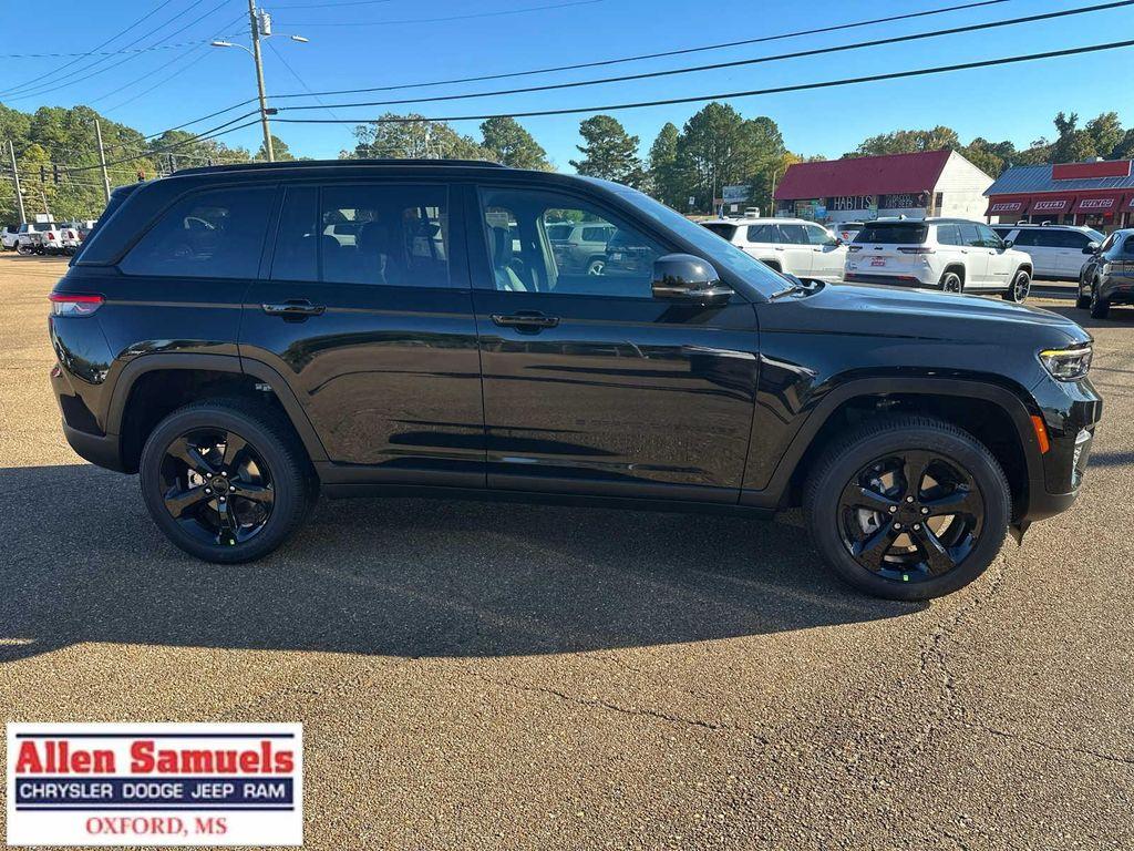 new 2025 Jeep Grand Cherokee car, priced at $46,375