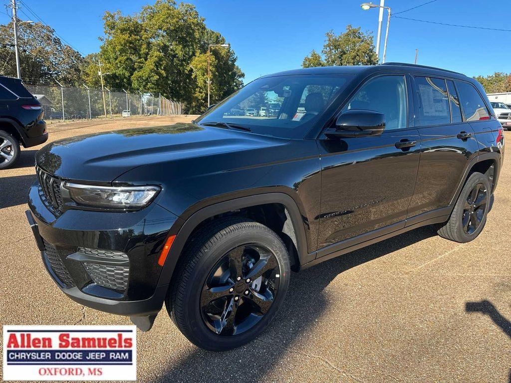 new 2025 Jeep Grand Cherokee car, priced at $46,375
