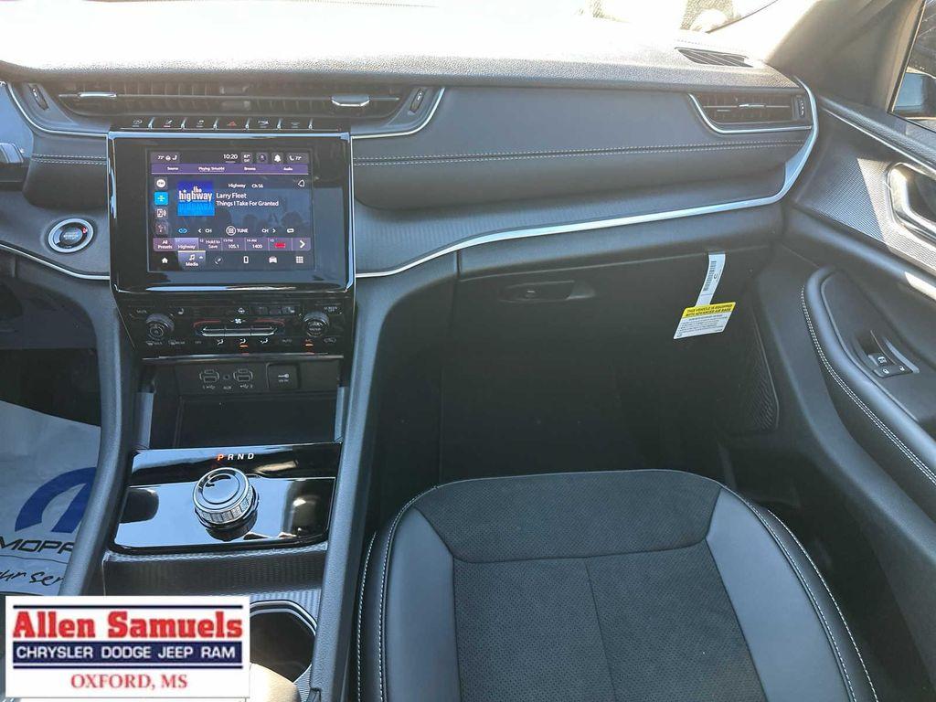 new 2025 Jeep Grand Cherokee car, priced at $46,375