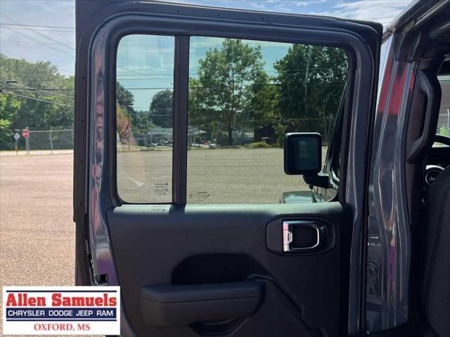 new 2025 Jeep Gladiator car, priced at $48,700