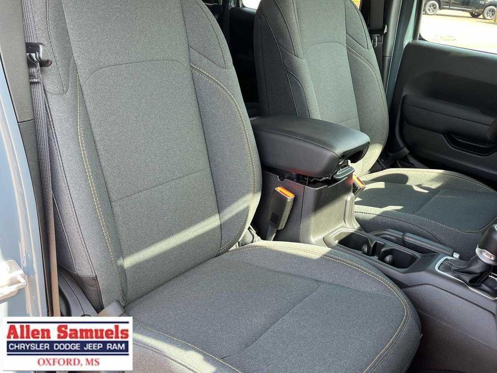 new 2025 Jeep Gladiator car, priced at $48,700