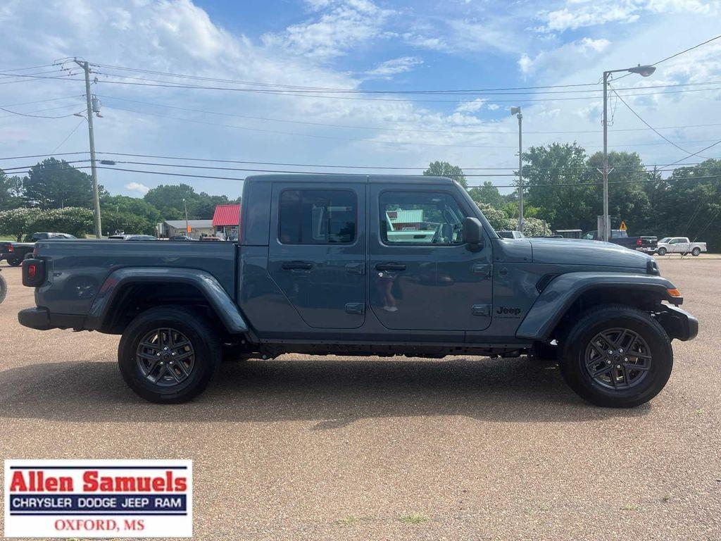 new 2025 Jeep Gladiator car, priced at $48,700