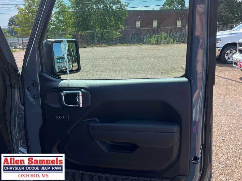 new 2025 Jeep Gladiator car, priced at $48,700