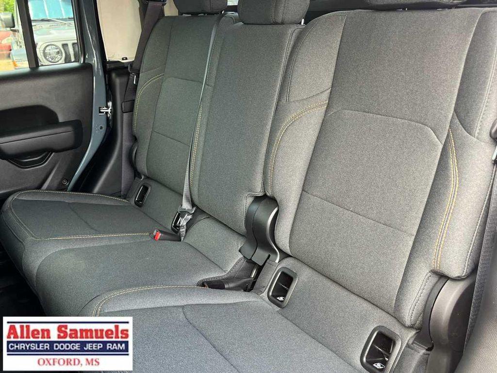 new 2025 Jeep Gladiator car, priced at $48,700