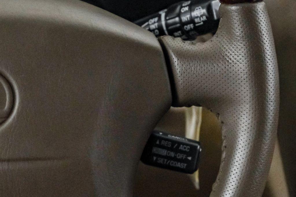 used 2000 Lexus LX 470 car, priced at $13,795