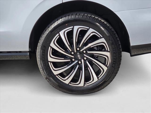 new 2025 Lincoln Navigator car, priced at $116,527