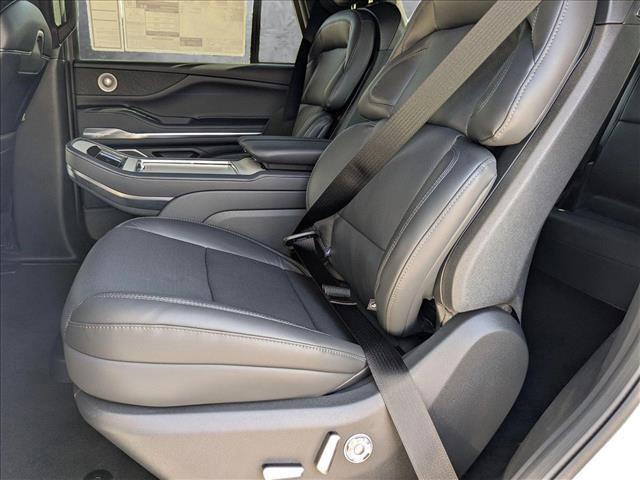 new 2025 Lincoln Navigator car, priced at $109,499