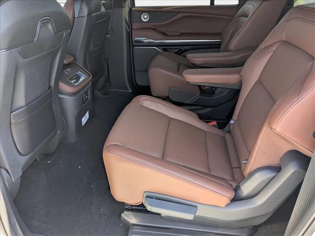 new 2025 Lincoln Navigator car, priced at $101,346