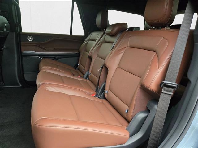 new 2025 Lincoln Navigator car, priced at $98,505