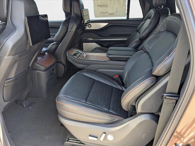 new 2025 Lincoln Navigator car, priced at $119,997