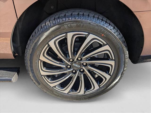 new 2025 Lincoln Navigator car, priced at $119,997