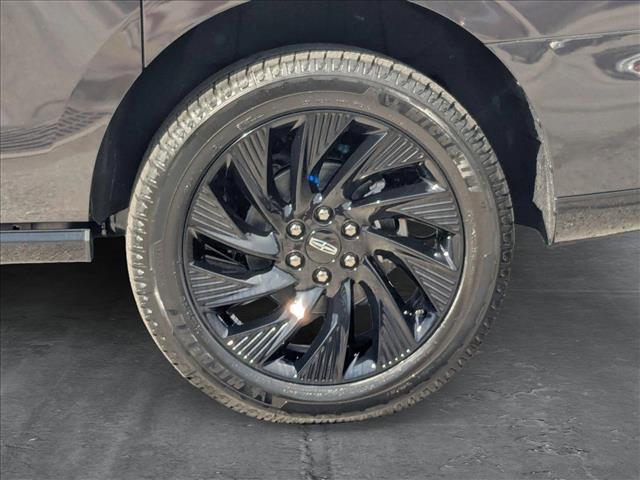 new 2025 Lincoln Navigator car, priced at $107,999