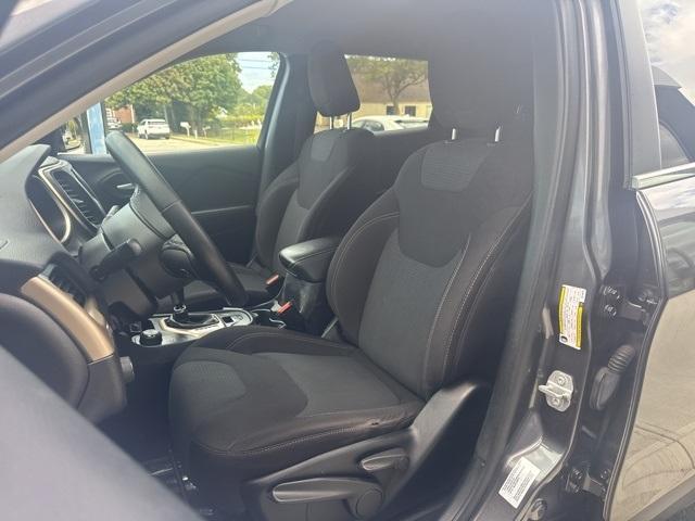 used 2016 Jeep Cherokee car, priced at $16,497