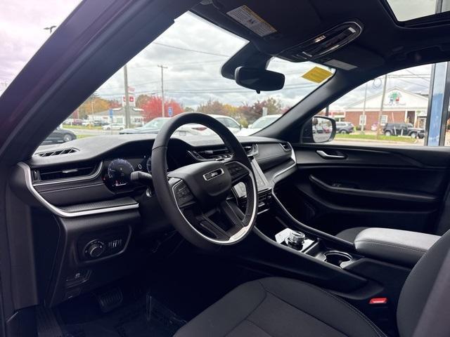 used 2024 Jeep Grand Cherokee car, priced at $35,387