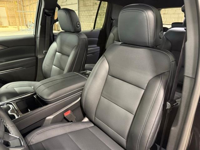 new 2026 Chevrolet Traverse car, priced at $41,152