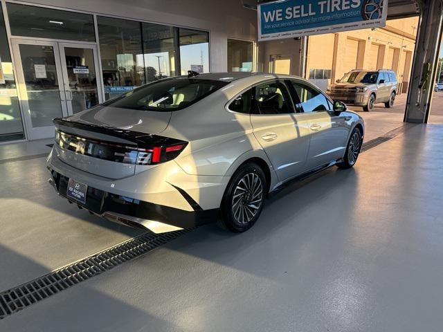 new 2025 Hyundai Sonata Hybrid car, priced at $30,725